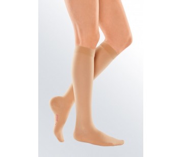 http://yaprakmedikal.com/wp-content/uploads/2016/04/01-compression-socks-travel-women-main-400x600.jpg